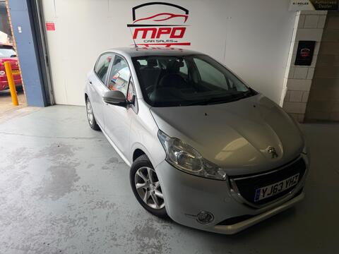 Peugeot 208 Hatchback 1.2 VTi Active Euro 5 5dr