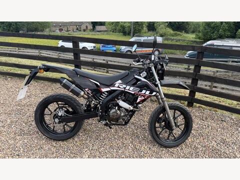 Rieju MRT 125 SM Super Moto 125 LC Euro 5