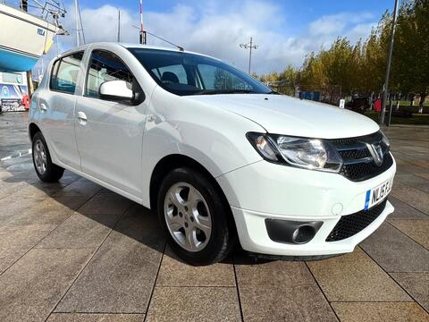 Dacia Sandero Hatchback 0.9 TCe Laureate Euro 5 5dr
