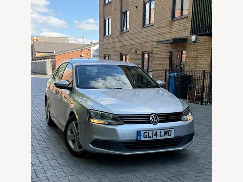 Volkswagen Jetta Saloon 1.6 TDI BlueMotion Tech SE DSG Euro 5 (s/s) 4dr