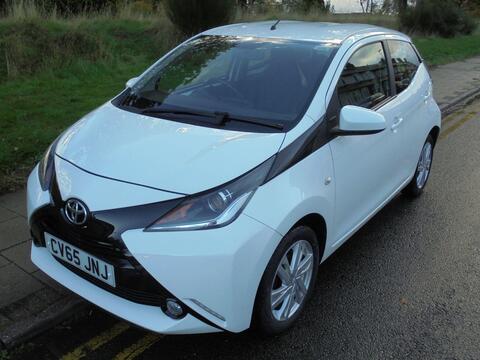 Toyota AYGO Hatchback 1.0 VVT-i x-pression x-wave Euro 5 5dr Euro 5