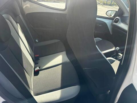 2018 Toyota AYGO, photograph 2