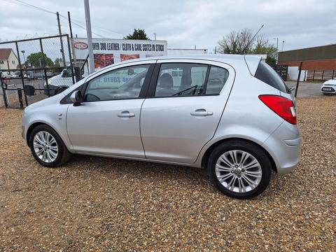 Vauxhall Corsa Hatchback 1.4 16V SE Euro 5 5dr