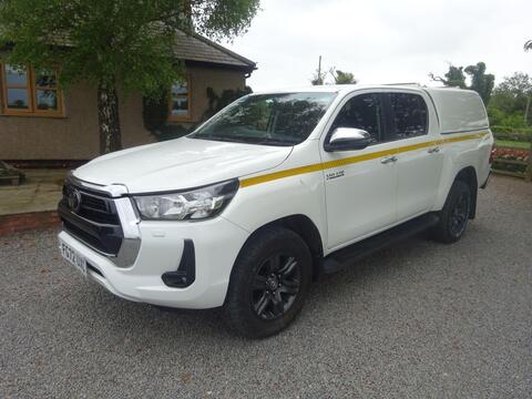 Toyota Hilux Pickup 2.4 D-4D Invincible 4WD Euro 6 4dr (TSS, 3.5t)