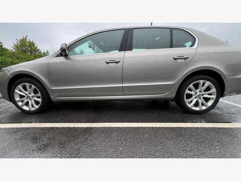 2013 Skoda Superb, photograph 4