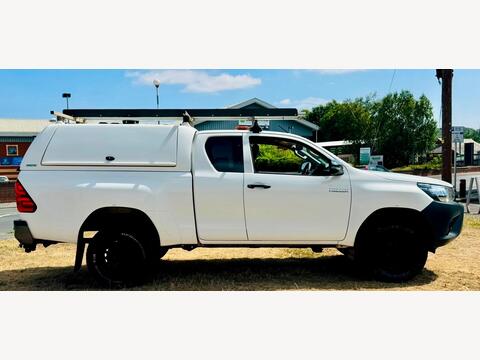 Toyota Hilux Pickup 2.4 D-4D Active 4WD Euro 6 4dr (3.5t)