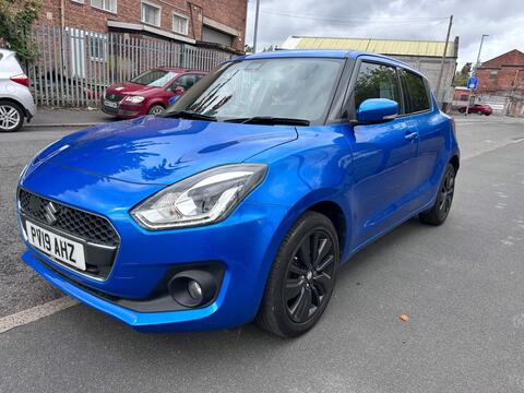 2019 Suzuki Swift, photograph 2