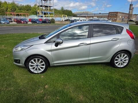 Ford Fiesta Hatchback 1.0T EcoBoost Titanium Powershift Euro 6 5dr