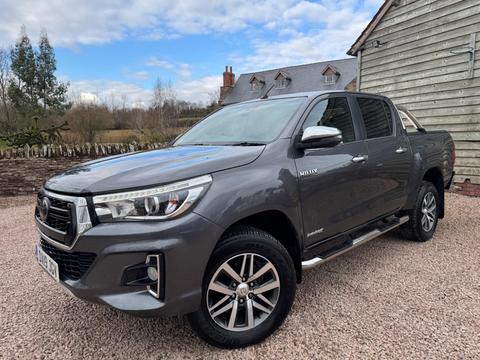 Toyota Hilux Pickup 2.4 D-4D Invincible X Auto 4WD Euro 6 4dr (TSS, 3.5t)
