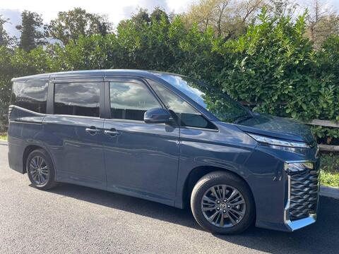 Toyota Voxy MPV 1.8 hybrid auto 7 seaters
