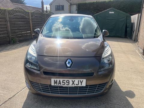Renault Grand Scenic MPV 1.9 dCi Privilege Euro 4 5dr