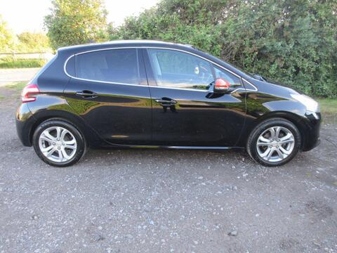 Peugeot 208 Hatchback 1.2 VTi PureTech Roland Garros Euro 5 5dr