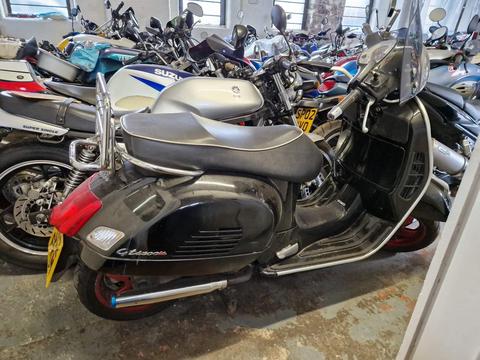 Piaggio Vespa GTS 150 Scooter 300 Super