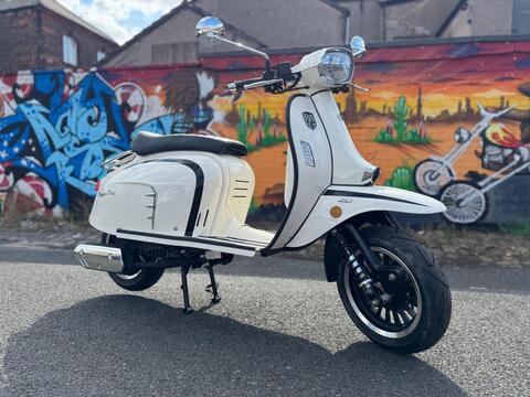 Royal Alloy GT1 125 LC Scooter
