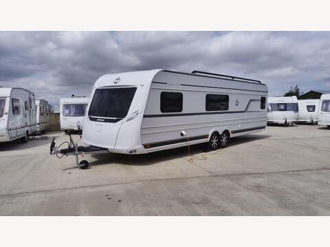LMC 690 LORD Tourer FIXED ISLAND 5 BERTH AS NEW