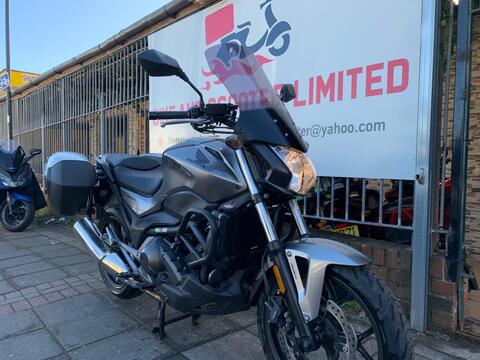 Honda NC750S Naked 750 DCT