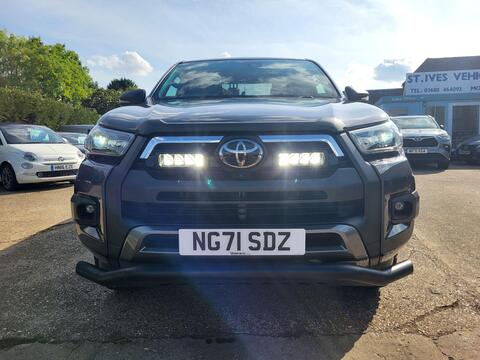 Toyota Hilux Pickup 2.8 D-4D Invincible X 4WD Euro 6 (s/s) 4dr