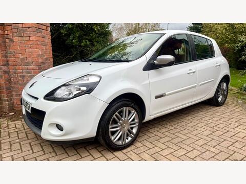 Renault Clio Hatchback 1.5 dCi Dynamique TomTom Euro 5 5dr
