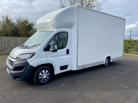 Peugeot Boxer Luton 2.0 BlueHDi 335 Built for Business Low Floor Luton L3 Euro 6 4dr