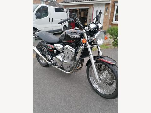 Triumph Thunderbird 900 Roadster/Retro 900 Two-tone