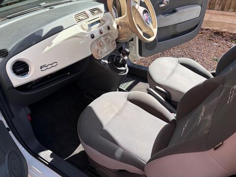 2015 Fiat 500, photograph 2