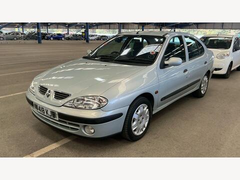 Renault Megane Saloon 1.6 16v Privilege 4dr