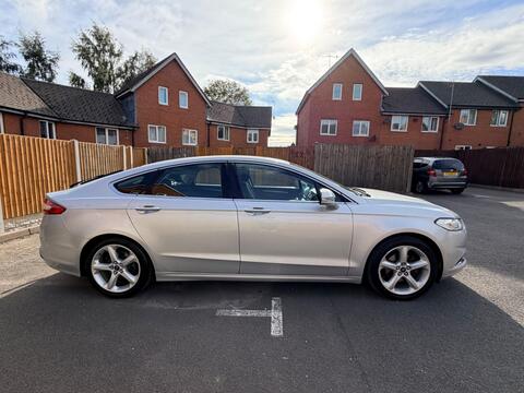 2016 Ford Mondeo, photograph 2