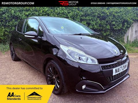 Peugeot 208 Hatchback 1.2 PureTech Black Edition Euro 6 3dr