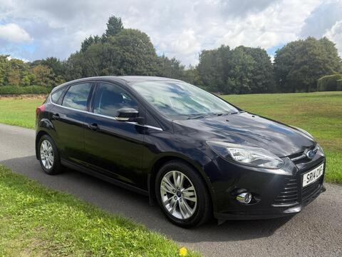Ford Focus Hatchback 1.0T EcoBoost Titanium Navigator Euro 5 (s/s) 5dr