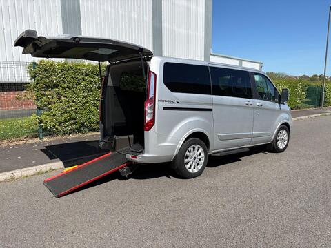 Ford Tourneo Custom Minibus 2.0 320 EcoBlue Titanium Auto L1 Euro 6 (s/s) 5dr