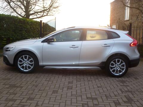 Volvo V40 Cross Country Hatchback 2.0 T3 Pro Euro 6 (s/s) 5dr