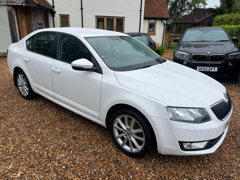 Skoda Octavia Hatchback 2.0 TDI Elegance DSG Euro 5 (s/s) 5dr