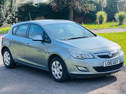 Vauxhall Astra Hatchback 1.4 16v Exclusiv Euro 5 5dr