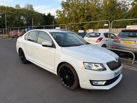 Skoda Octavia Hatchback 1.6 TDI Black Edition DSG Euro 5 (s/s) 5dr