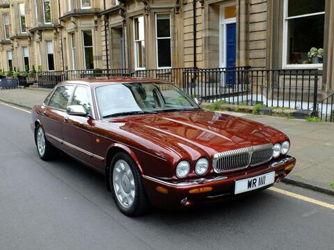 Daimler XJ Series Saloon 4.0 V8 Super LWB Saloon 4dr