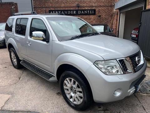 Nissan Pathfinder SUV 2.5 dCi Tekna Auto 4WD Euro 5 5dr