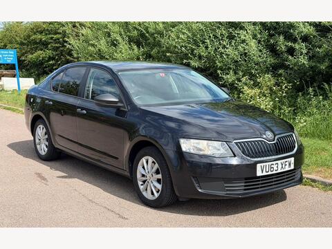 Skoda Octavia Hatchback 1.6 TDI S DSG Euro 5 (s/s) 5dr