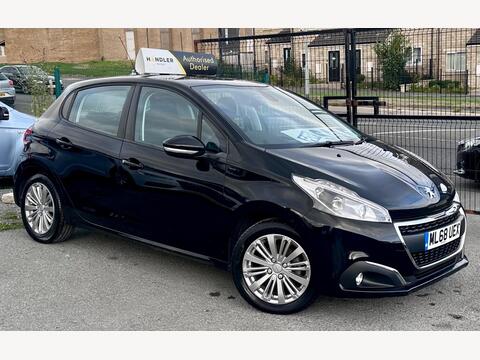 Peugeot 208 Hatchback 1.2 PureTech Signature Euro 6 (s/s) 5dr