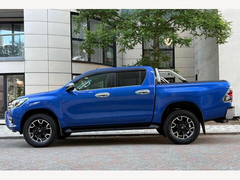 Toyota Hilux Pickup 2.4 D-4D Invincible X 4WD Euro 6 (s/s) 4dr (TSS, 3.5t)