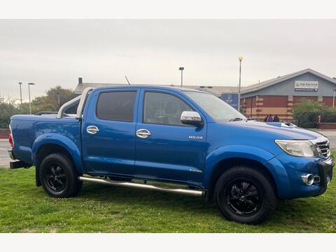 Toyota Hilux Pickup 3.0 D-4D Invincible X Auto 4WD Euro 5 4dr (Hi Over)