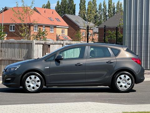 Vauxhall Astra Hatchback 1.7 CDTi ecoFLEX Exclusiv Euro 5 (s/s) 5dr