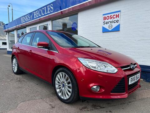 Ford Focus Hatchback 1.6 TDCi Titanium X Euro 5 (s/s) 5dr