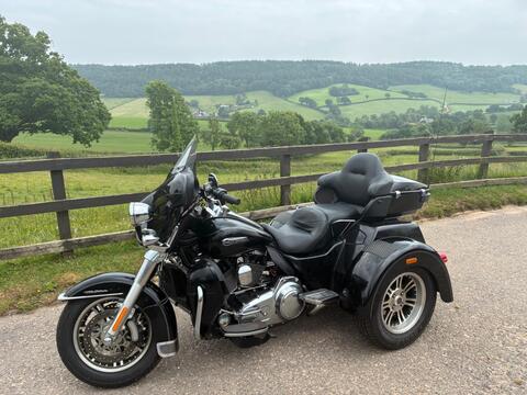 Harley-Davidson Trike Three Wheeler 1690 FLHTCUTG Tri Glide Ultra