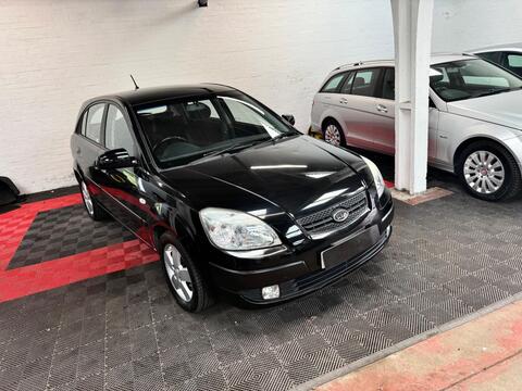 Kia Rio Hatchback 1.5 CRDi LS Red 5dr