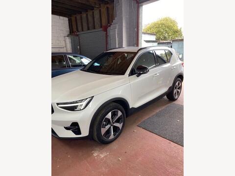 Volvo XC40 SUV 2.0 B4 MHEV Plus Dark DCT Auto Euro 6 (s/s) 5dr