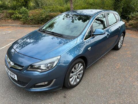 Vauxhall Astra Hatchback 2.0 CDTi Elite Auto Euro 5 5dr