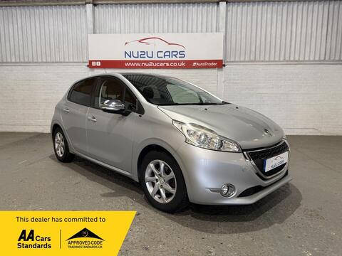 Peugeot 208 Hatchback 1.2 VTi Style Euro 5 5dr