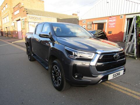Toyota Hilux Pickup 2.8 D-4D Invincible 4WD Euro 6 (s/s) 4dr