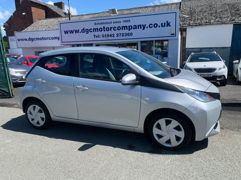 Toyota AYGO Hatchback 1.0 VVT-i x-play Euro 5 5dr Euro 5