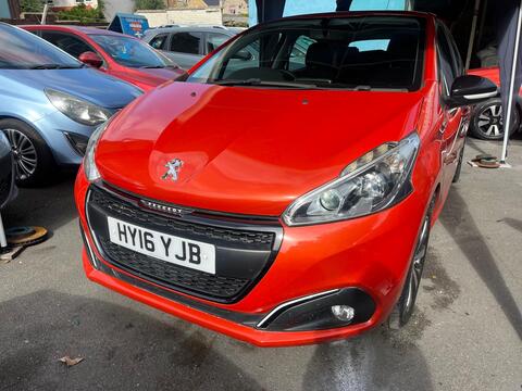 Peugeot 208 Hatchback 1.2 PureTech XS White Euro 6 5dr